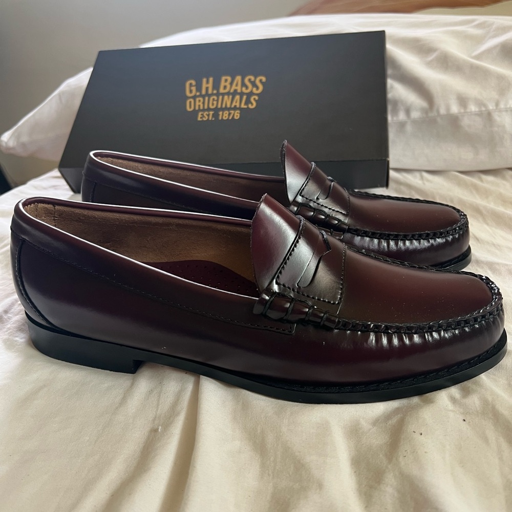 G.H. Bass & Co. Brown Leather Loafers Slip-On Style - Picture 4 of 7